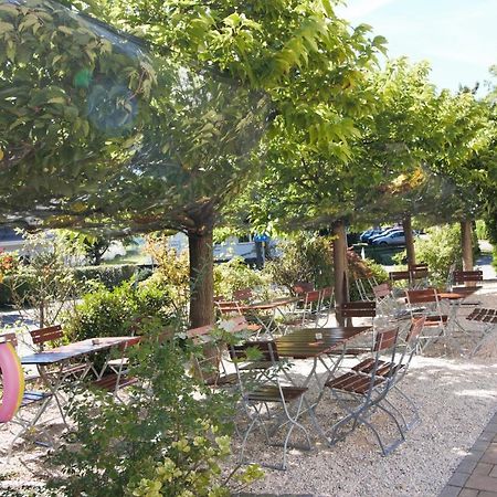 Hotel Wirtshaus Krone Friedrichshafen Bagian luar foto