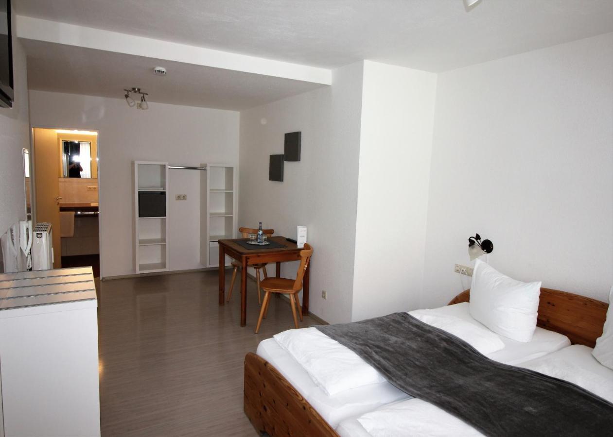 Hotel Wirtshaus Krone Friedrichshafen Bagian luar foto