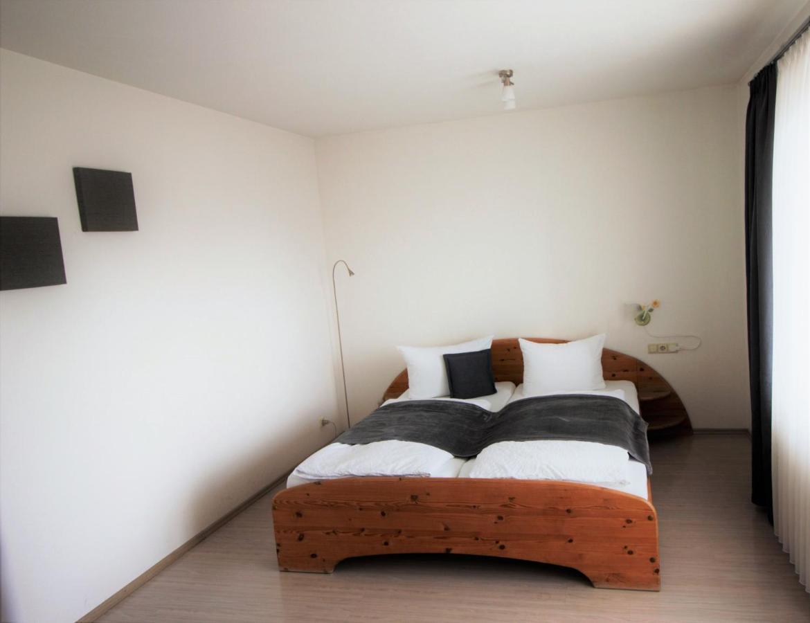 Hotel Wirtshaus Krone Friedrichshafen Bagian luar foto