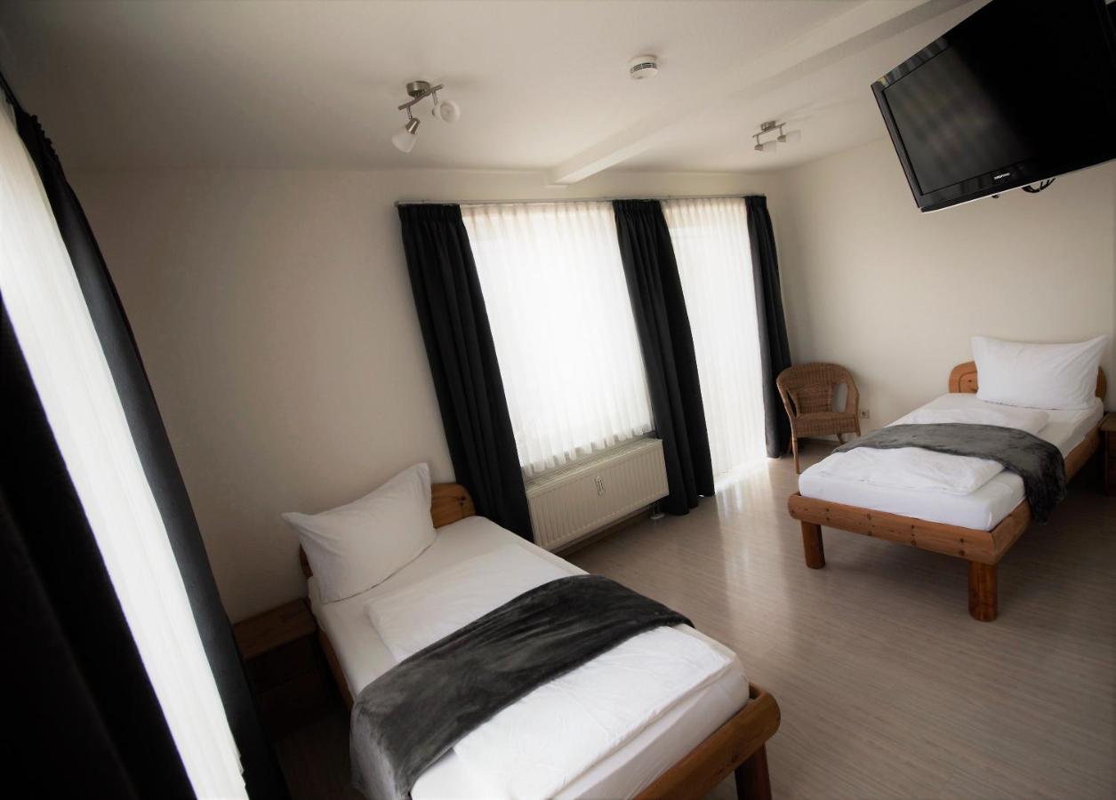 Hotel Wirtshaus Krone Friedrichshafen Bagian luar foto