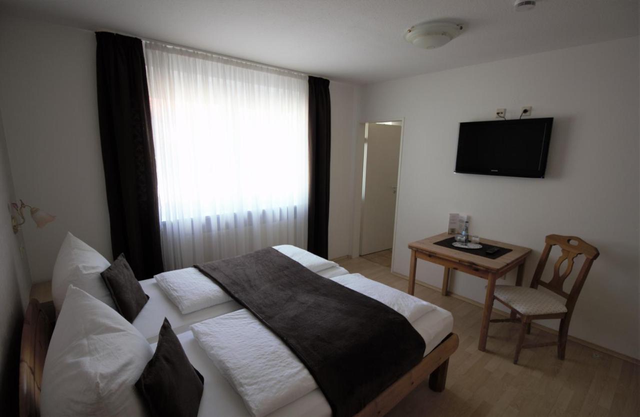 Hotel Wirtshaus Krone Friedrichshafen Bagian luar foto