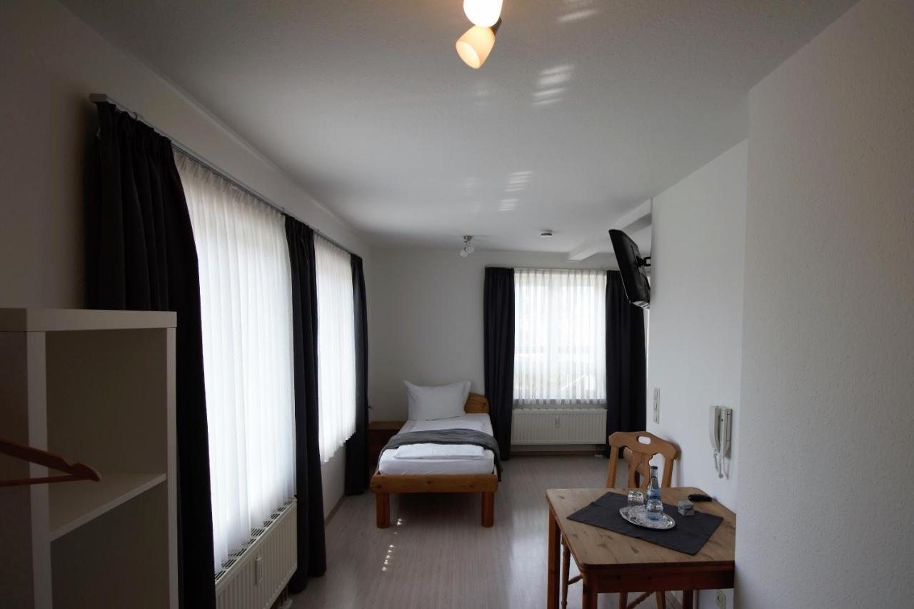 Hotel Wirtshaus Krone Friedrichshafen Bagian luar foto