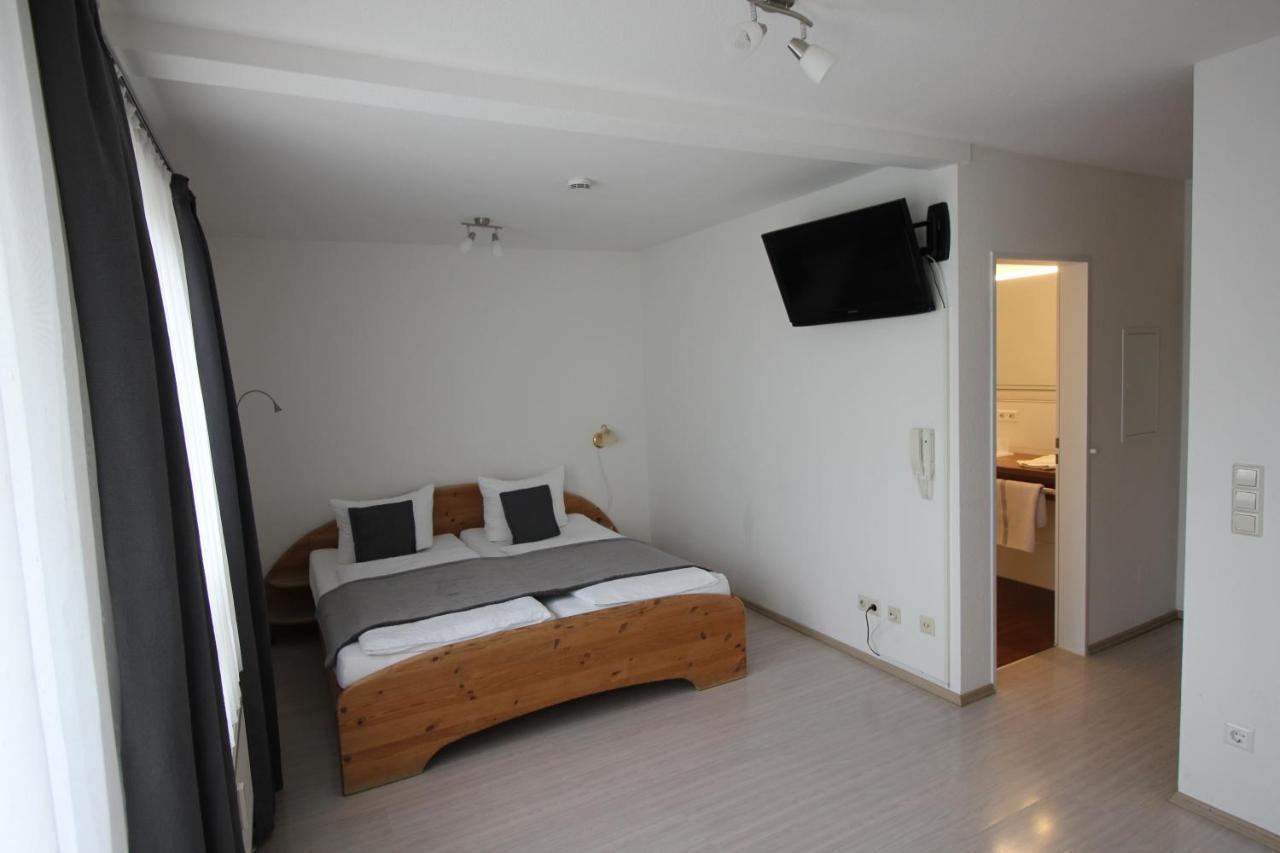 Hotel Wirtshaus Krone Friedrichshafen Bagian luar foto
