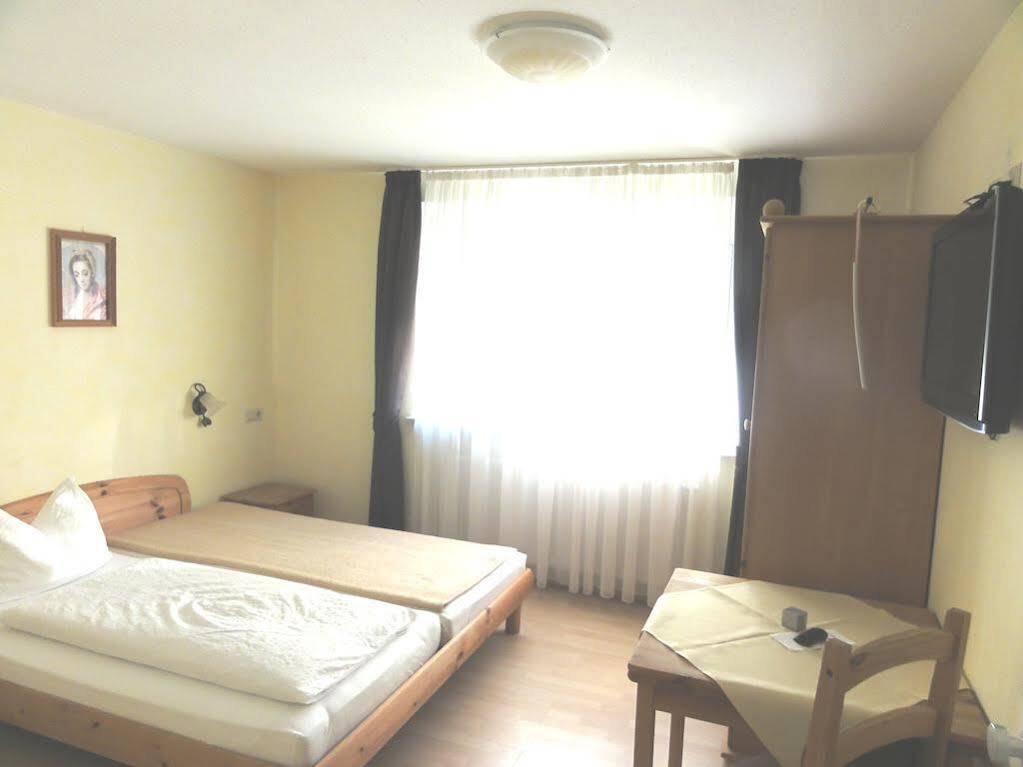 Hotel Wirtshaus Krone Friedrichshafen Bagian luar foto